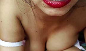 Ei, Quer Ver Essa Babe Desi Dedilhar a Buceta Molhada em Casa?