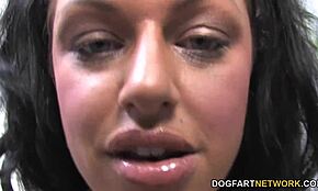 Ух, бюсти Кери Луиз смуче черен кур на глорихол!