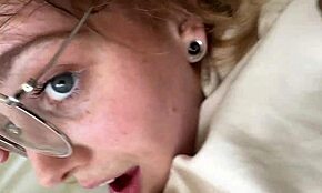 Tomboy amica del cuore Lucy Foxx dimostra di essere etero con pompino e creampie. Fantasia domestica di Scott Stark.