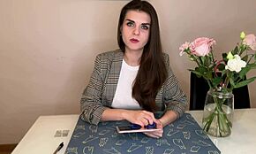 Äitipuoli tulee kovasti housuissa napattu poikapuolelta toimistossa