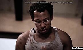 Hej, vil du se en sort fyr smadre en jomfru 18+ 18+ behåret fisse?