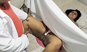 Hemmelig gynækolog knepper tykke patienters fisse ubevidst