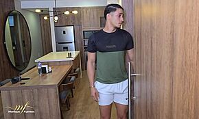 Milf fanger roommate i at spionere og kræver hård leje sex - Monique Fuentes