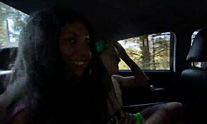 Empat mahasiswa gelandangan ngewe mahasiswi di pantai dalam pertemuan liar