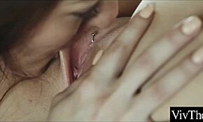 คืนดื่มไวน์กับเพื่อนสาวกลายเป็นปากหีกันสุดมันส์