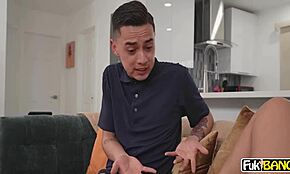 Sasha Pearl kumartuu pojalle kuuma kohtaaminen