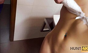 Hunt4k สาวผมแดง Belle โดนคนแปลกปลอมเย็ดในห้องน้ำสาธารณะขณะ BF ดู! 😳