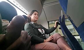 واو! معرض يخدع ميليف تمص زب في الأوتوبيس العام