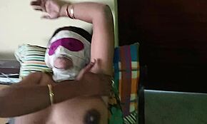 Hej, hočeš videti črno mamo, ki glasno stoka s svojim sočnim ljubimcem?