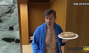 Daddy4k 섹시 18+ 청년 여자가 남친 버리고 늙은 남자 세게 박아