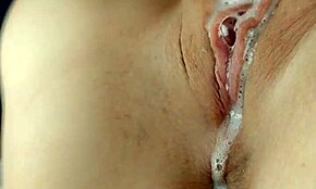 क्लिट लिकिंग वाइल्ड पस्सी ईटिंग में बदलती है, एक्सप्लोसिव फीमेल ऑर्गेज्म अप क्लोज