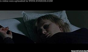 أوتي ماينبا وريا كاتاجا خلعن قمصانهن لمشهد حار في 2007