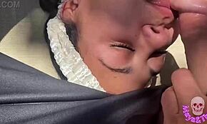 Jag knullar grannen i trädgården medan maken är på jobbet