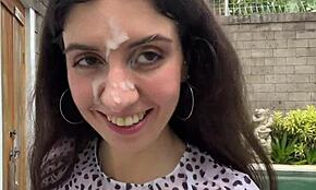 Ach wow, chytil som opatrovateľku s dildom a vypichal ju tvrdý, keď bola žena preč!