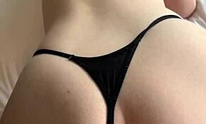 บรรณารักษ์สลัดบ้าให้ดูดควยและนมจากมุมมอง