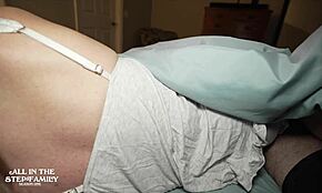 ホットな巨尻ミルフ継母とベッドシェアしたことある？