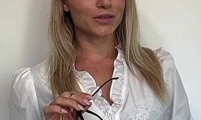 Privatna lekcija postaje divlja kad plava učiteljica zavodi učenika za žestoko jebanje i facijal kraj