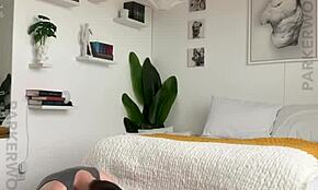 Тинк съсед показва как да се самообслужваш с разтягане рутина