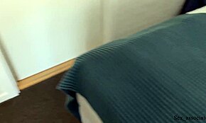 مفاجأة صباح مبكر كزوجة أم تستيقظ على شرج من ابن زوجها في السرير المشترك. هدية يوم الأم الجامحة!