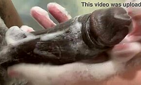 Hermanastra rubia 18+ sexy y petite llama a hermanastro por toalla en baño. ¡Se pone caliente con acción salvaje de joven 18+ en el acto!