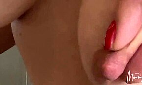 Close-up van mooie mama met grote clit in 3d porno