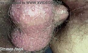 ว้าว ชมใกล้ๆ การแทงควยในก้นหนุ่มผมรุงแบบเปลือยเปล่า!