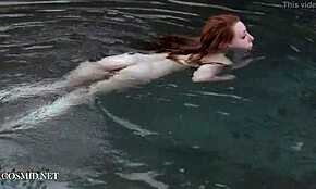 Misha Lowe Provoca com Tetões Grandes na Piscina—O Que Ela Está Escondendo?