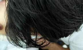 Kvindelig kontorchef forfører medarbejder til sneaky anal leg. Se homemade action udfolde sig