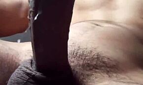 Hailey Little ανοίγει τα πόδια για να βρέξει την υγρή κλειτορίδα της