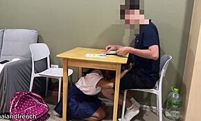 Pelajar Thai beruniform hisap guru Inggeris untuk kredit tambahan