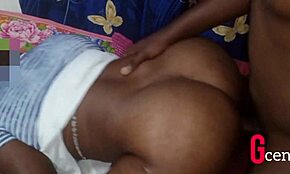 Doggystyle vrtanje v tesno pičko v študentskem domu z raztrganimi oblačili