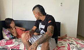 Прекъснах съня й и накрая чуках тази тесна красива путка, пълната история