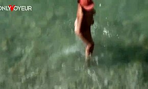 Voyeur en playa pilla a cougar tetona milf follando con chico joven 18+