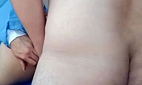 Non resisto al suo pompino divino in uniforme.