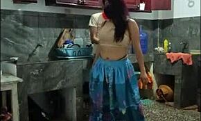 El premium levanta sin tocarlo. Estudiante canadiense sacude culito lindo en clip casero