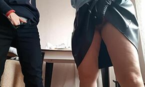 Äh, ich kann nicht aufhören, mich anzufassen mit dieser geilen MILF in Jeans, weißt du?