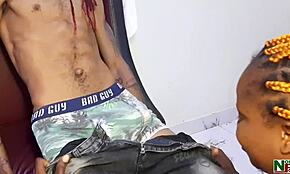 Ladygold Afrika SUGET og KNEPPET af Strawberry Tripsys kæmpe pik!