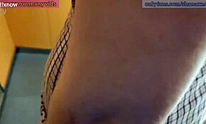 Javni lift PUŠENJE! Facial šetnja zapanjuje tinejdžerku brineticu!