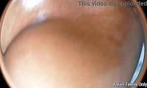 Velik kurac tolče ogromno pičko skozi špijonske oči.