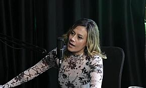 mec, essayer du neuf est clé pour savoir ce qu'on aime, explorer le corps avec Angelica Morango en rouge transparent 😍