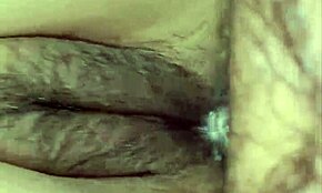 Desi intialainen Bhabhi sukeltaa villiin anaaliin miehen ystävän kanssa