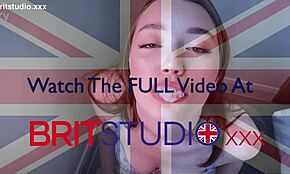 Brittiläinen yliopisto-opiskelija kiusoittelee cosplayssa ilkeään yllätykseen