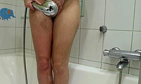 헤이, 왜 내 타락한 의붓자매가 샤워에서 자위하는 걸 나한테 보여줘?