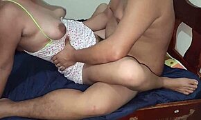 Hemmagjord klipp visar min styvdotter tar det så lätt.