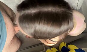 Moj polbratov najboljši prijatelj me je jebal trdo z grobimi stoki