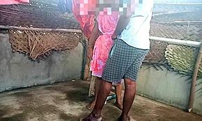 Indisk saree-tant får het knull med ung kille