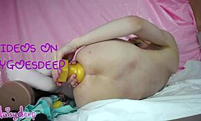 hej, sprawdź to, zabawki pana hankeya tyłek bolt klip 4 z chudą laską i ogromnym dildo akcją. to dziki domowy materiał, serio!