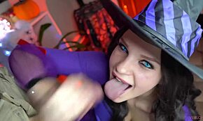 Kurva veštica Verlonis skače tesnom pičkom na velikom kurcu za Noć veštica!