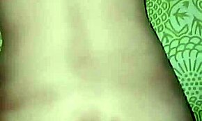 Bokep Indonezia se bucură de corpul neted al soției altuia