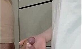 Kawan Stepmom Lancap Dick Saya Semasa House Party Liar